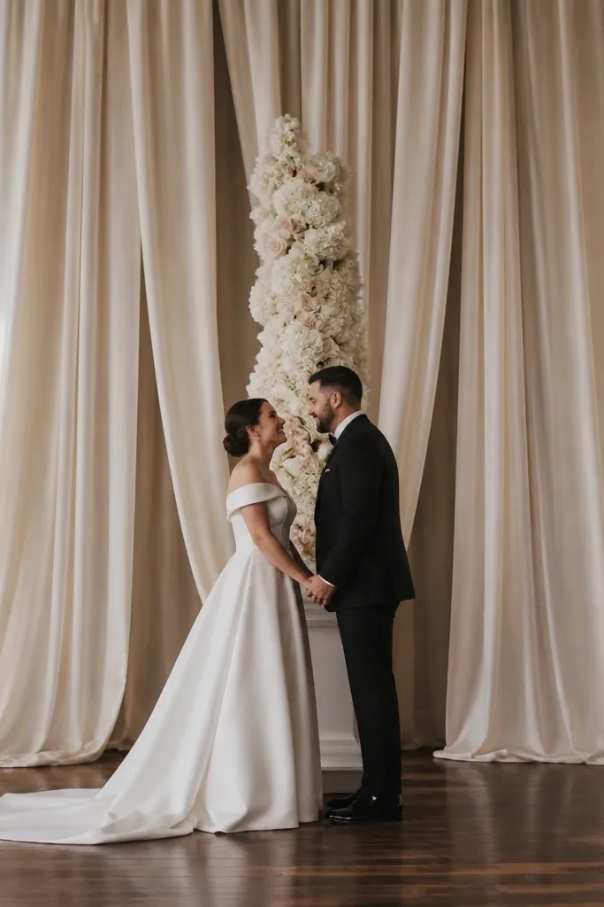 Cream fabric backdrop with a single tall flower column in the middle