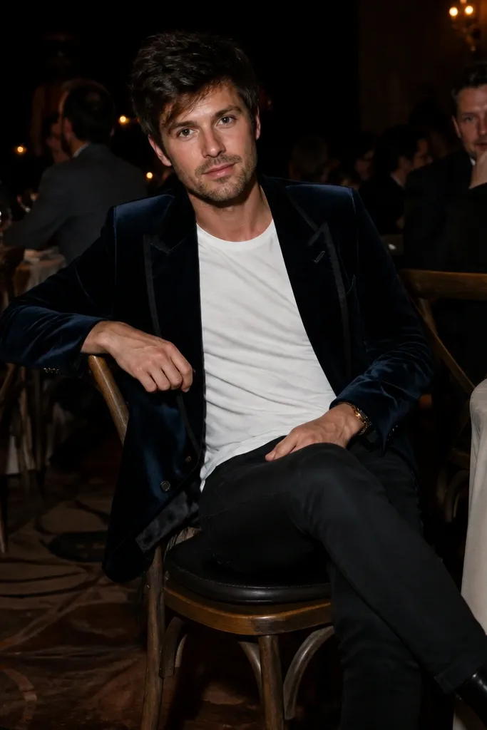 Navy velvet blazer over a white tee with black skinny jeans and black boots